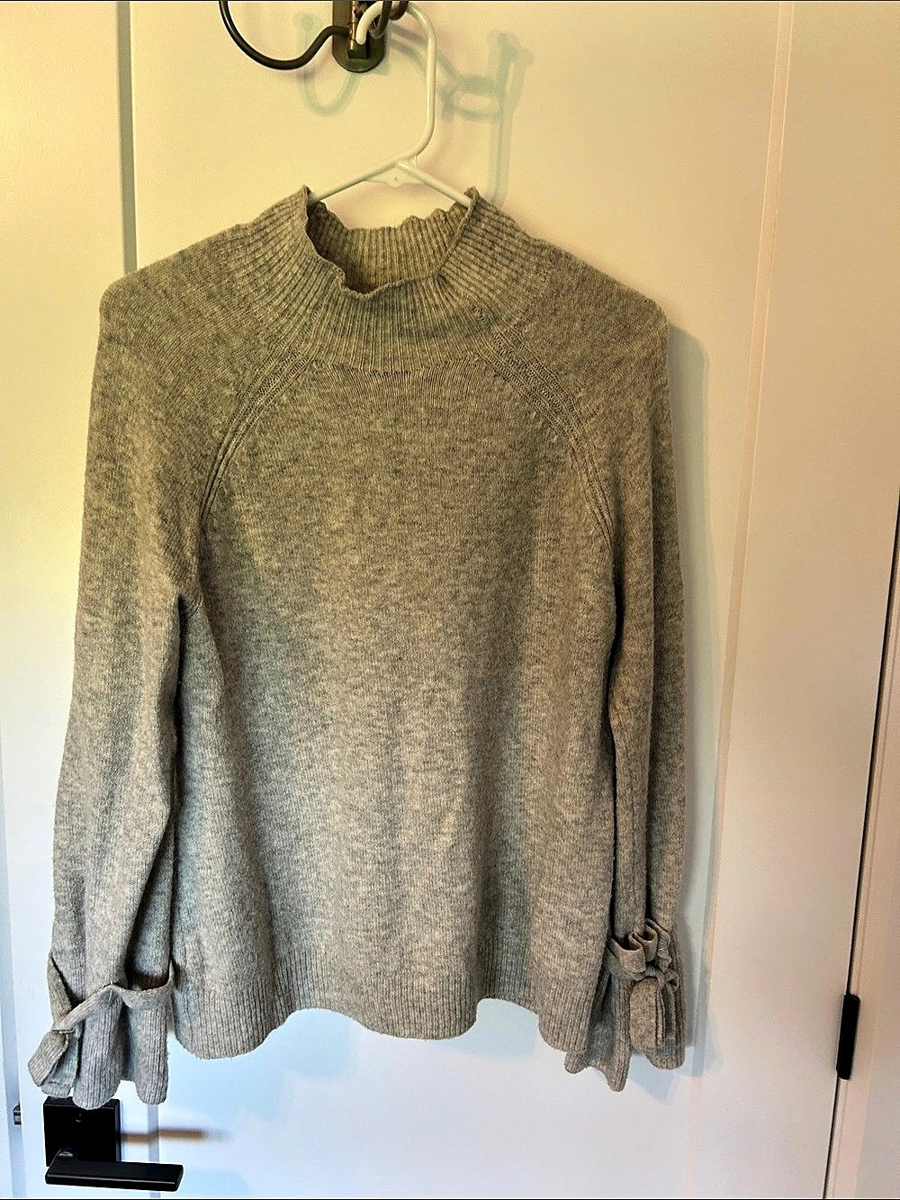 Cynthia Rowley Gray Bow Cuff Turtleneck Size Medium